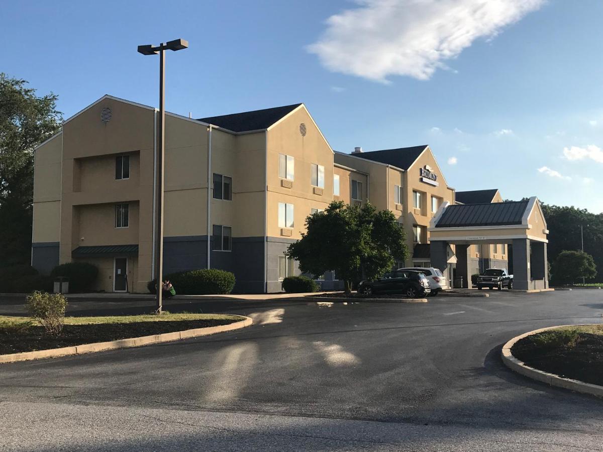 Baymont By Wyndham Chambersburg Hotel Buitenkant foto