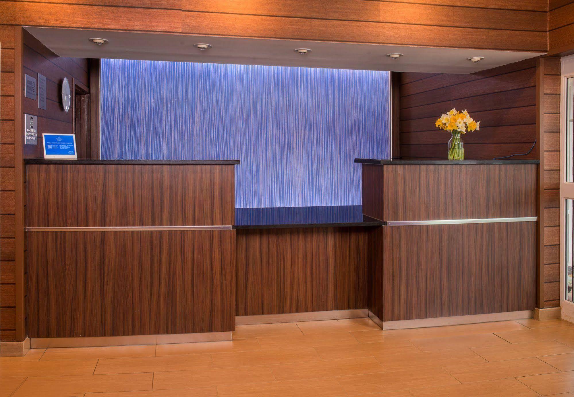 Baymont By Wyndham Chambersburg Hotel Buitenkant foto