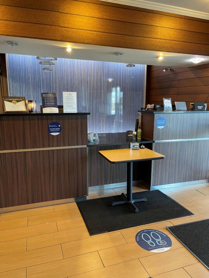 Baymont By Wyndham Chambersburg Hotel Buitenkant foto