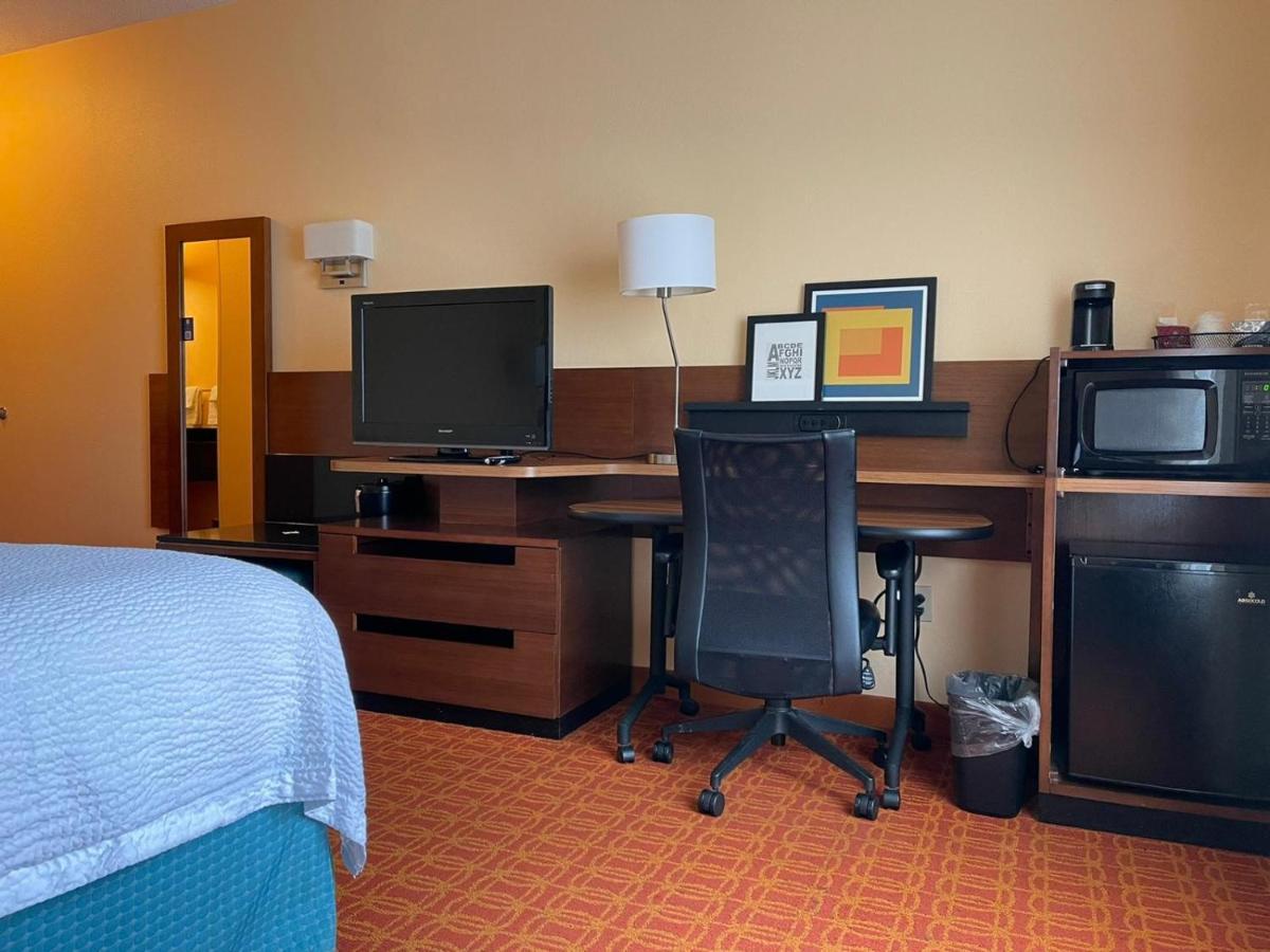 Baymont By Wyndham Chambersburg Hotel Buitenkant foto