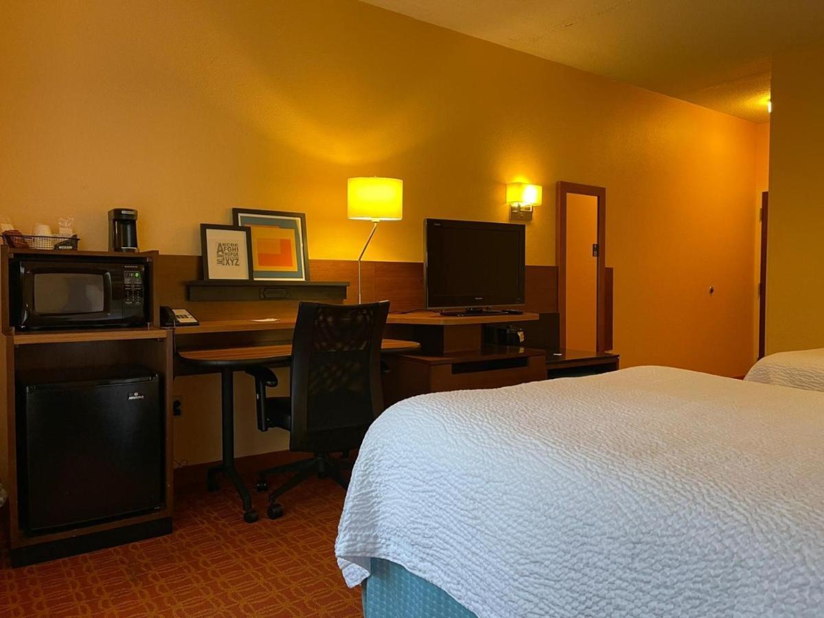 Baymont By Wyndham Chambersburg Hotel Buitenkant foto