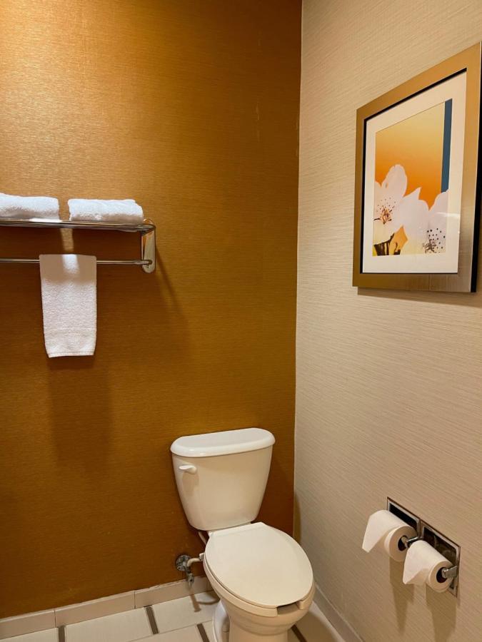 Baymont By Wyndham Chambersburg Hotel Buitenkant foto