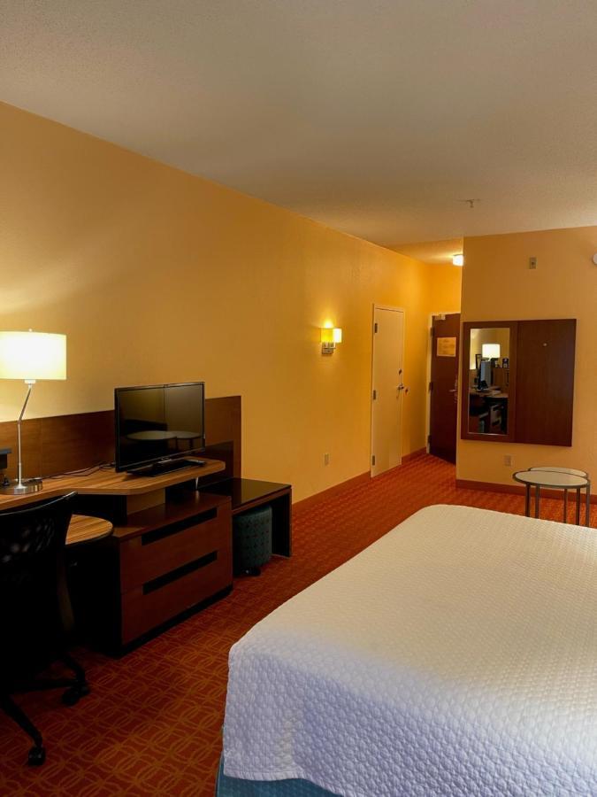 Baymont By Wyndham Chambersburg Hotel Buitenkant foto