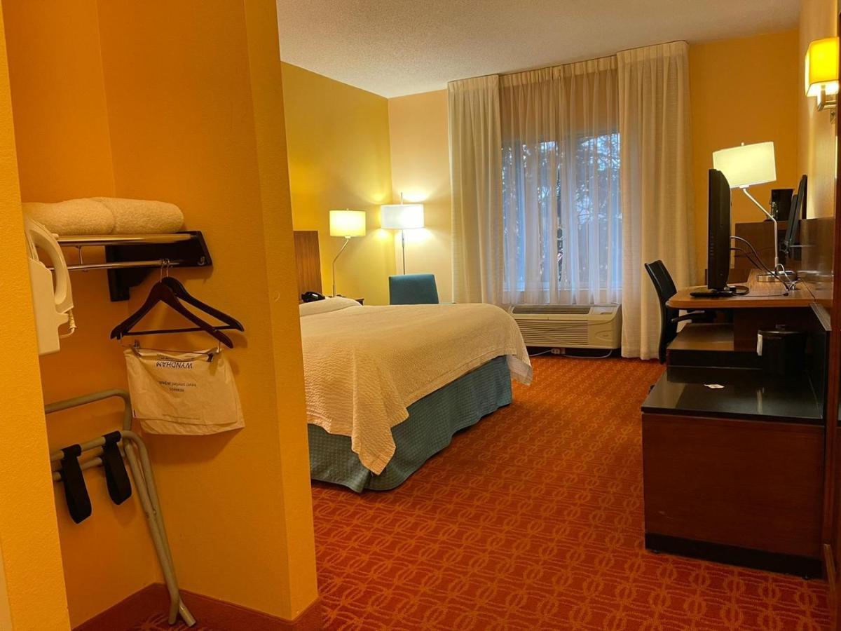 Baymont By Wyndham Chambersburg Hotel Buitenkant foto