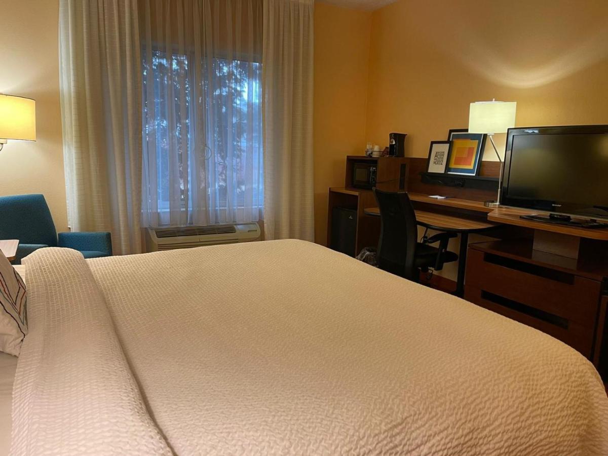 Baymont By Wyndham Chambersburg Hotel Buitenkant foto