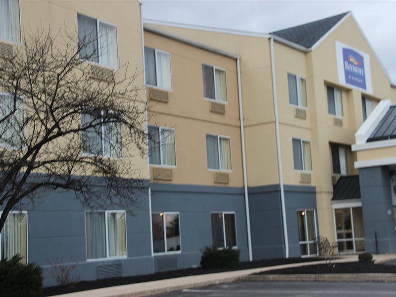 Baymont By Wyndham Chambersburg Hotel Buitenkant foto