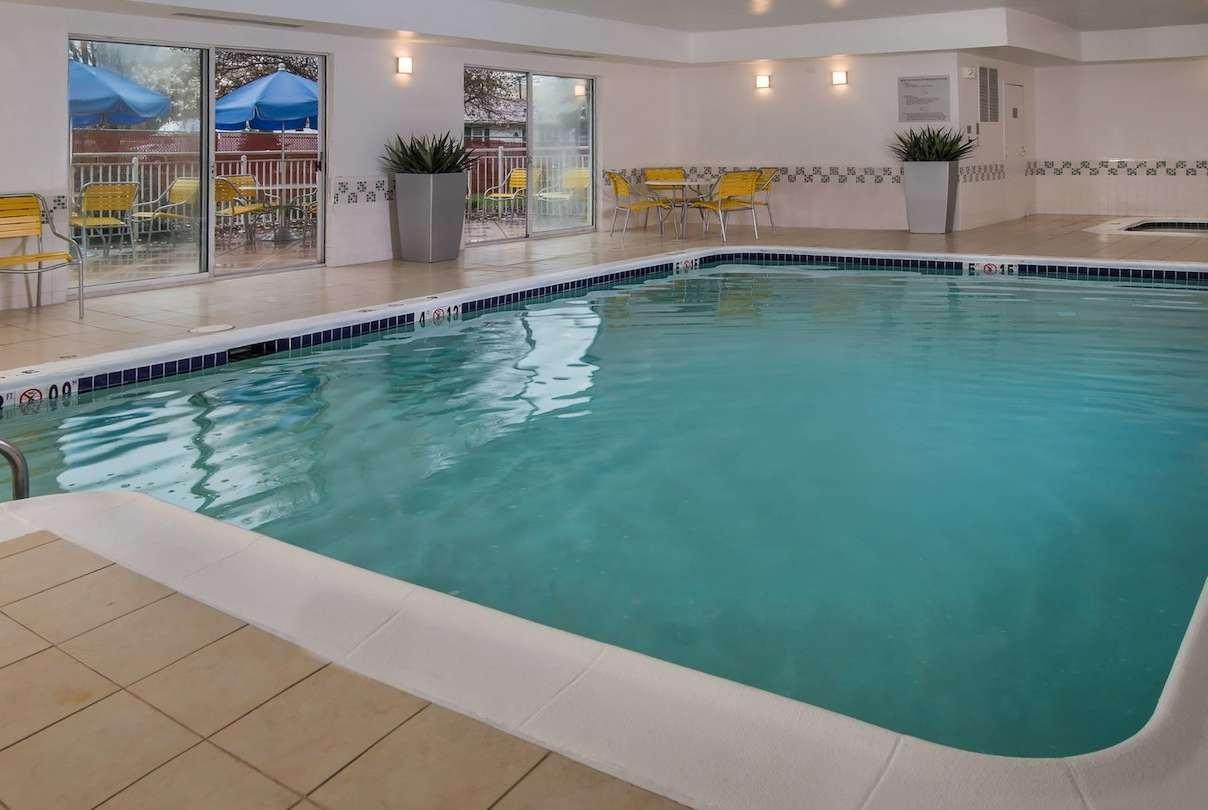 Baymont By Wyndham Chambersburg Hotel Buitenkant foto