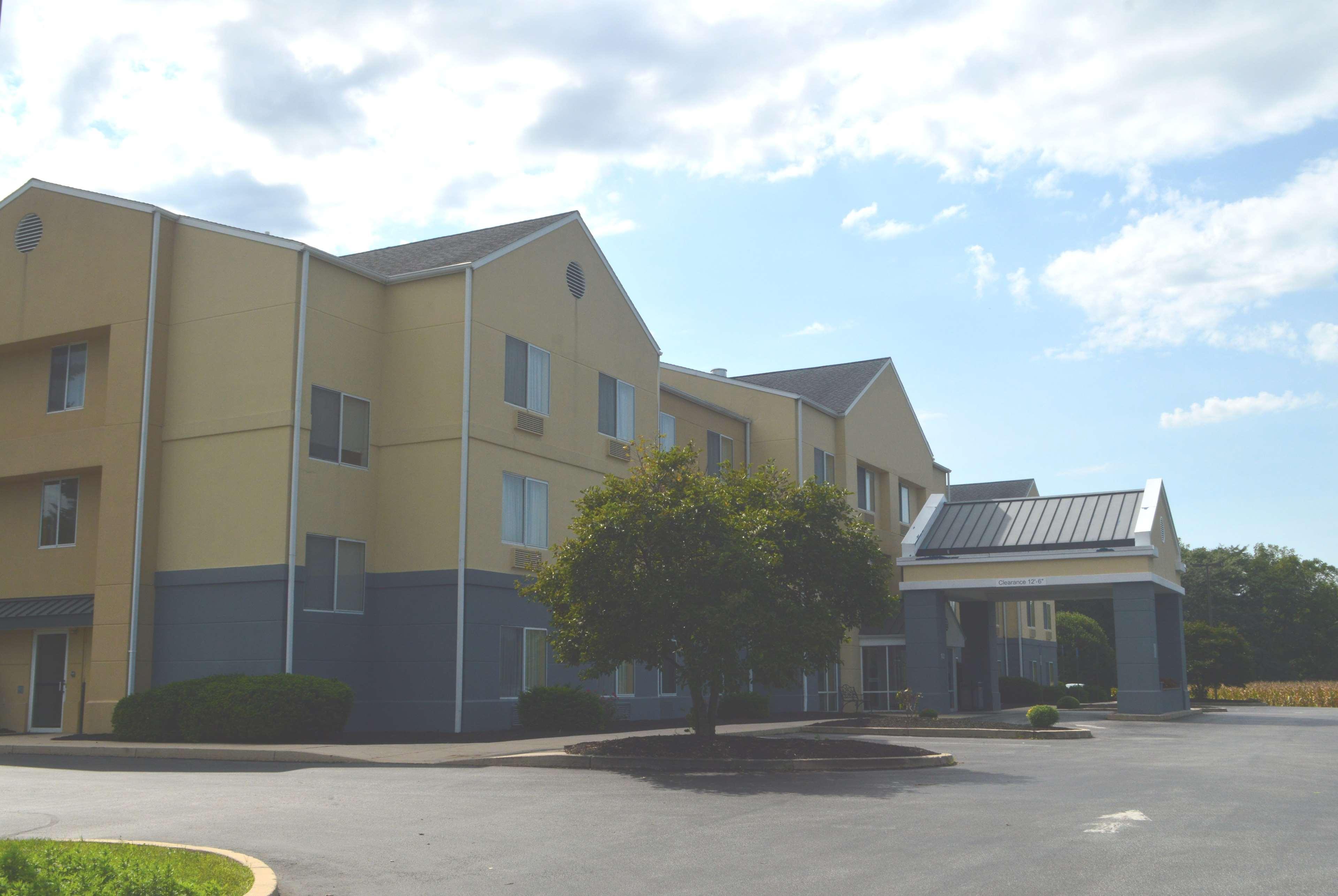 Baymont By Wyndham Chambersburg Hotel Buitenkant foto