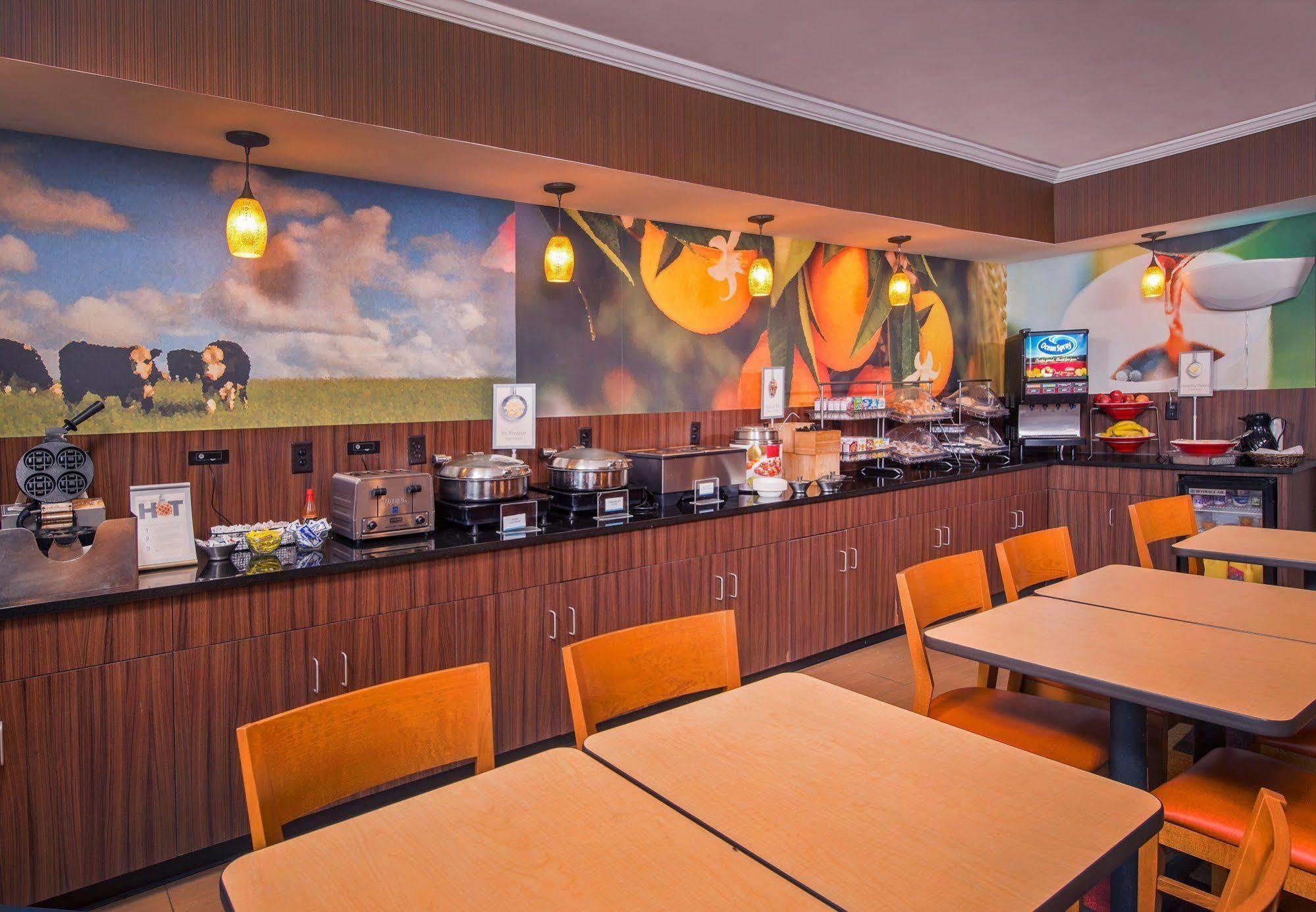 Baymont By Wyndham Chambersburg Hotel Buitenkant foto