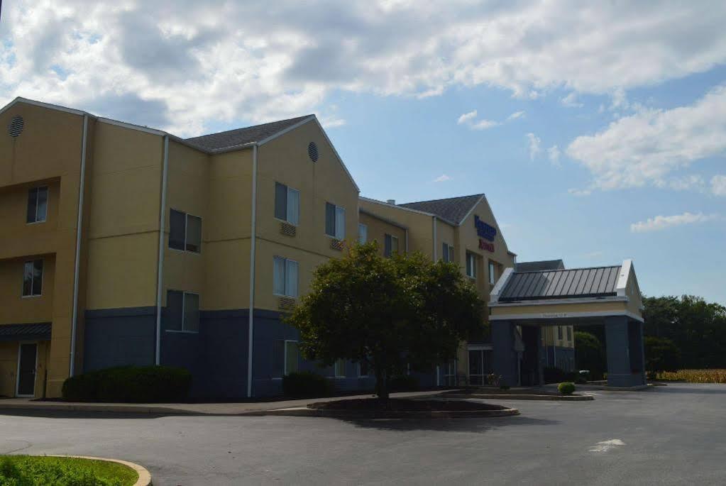 Baymont By Wyndham Chambersburg Hotel Buitenkant foto